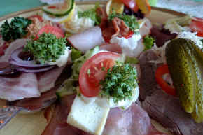 Open sandwich.jpg (128461 byte)