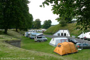 camping.jpg (161926 byte)