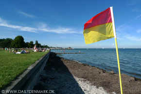 Charlottenlund beach Copenhagen 2 kopi.jpg (117040 byte)