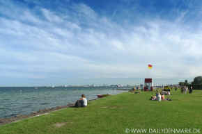 Charlottenlund beach Copenhagen.jpg (98433 byte)