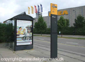 busstop.jpg (129355 byte)