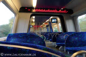 s_train_inside.jpg (179736 byte)